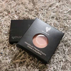 💥🆕💥 YOUNIQUE SINGLE SHADOW W/COMPACT “DISCREET”